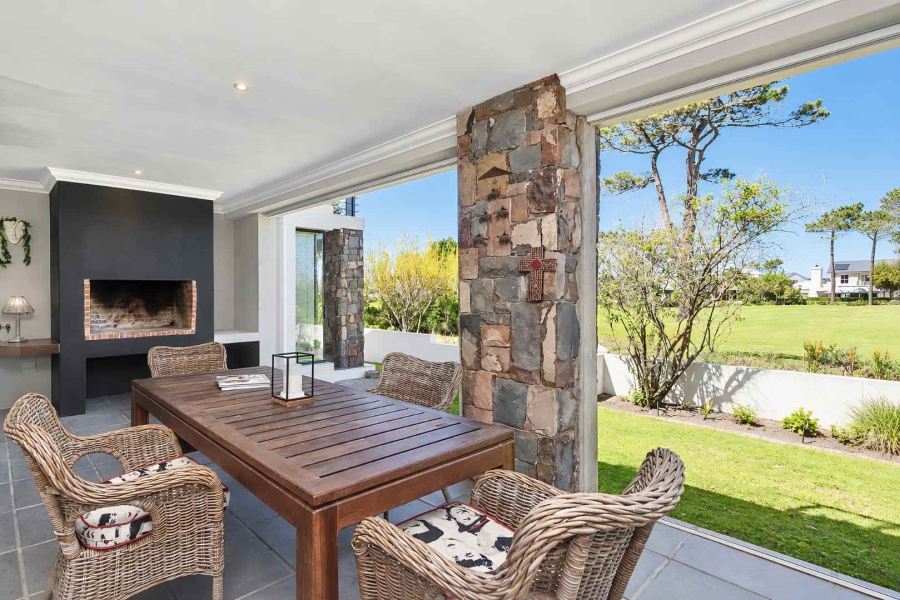 4 Bedroom Property for Sale in Fernkloof Estate Western Cape